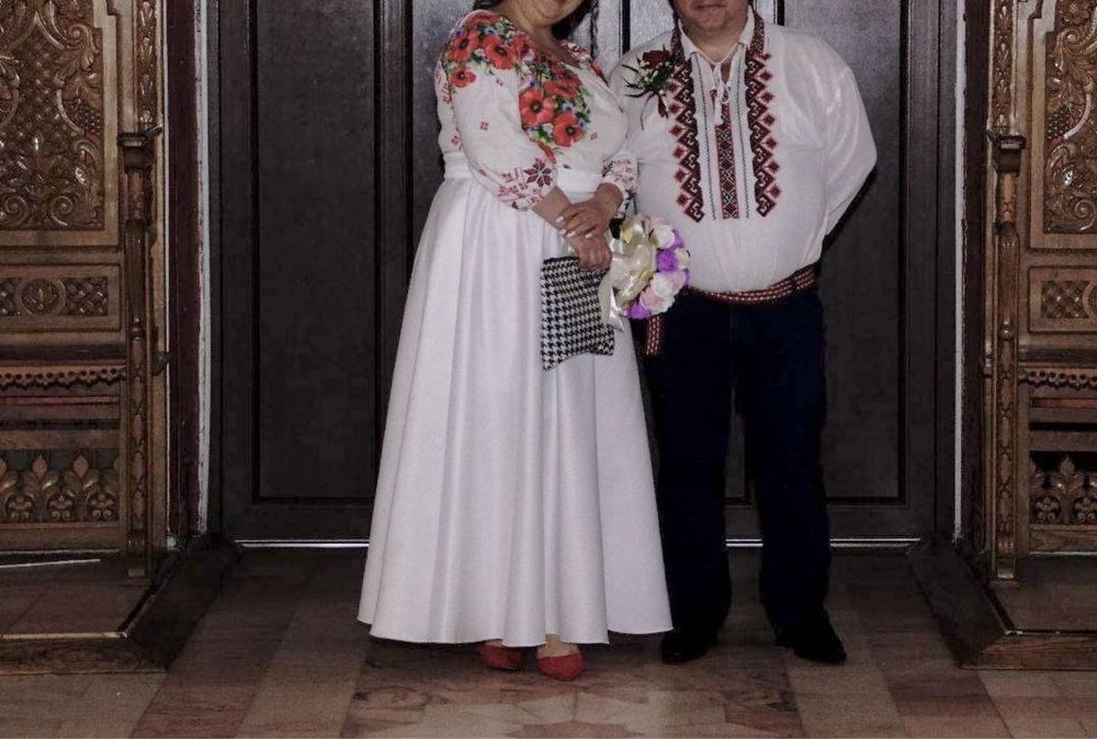Rochie de ocazie si camasa traditionala