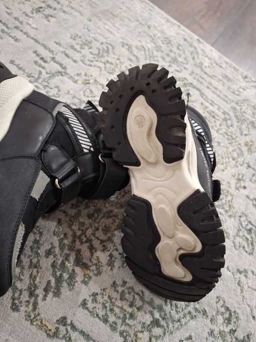 Продаются зимние детские ботинки