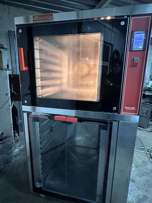 Печь конвекционная с пароувлажнением  с растойкой  на 6 уровней