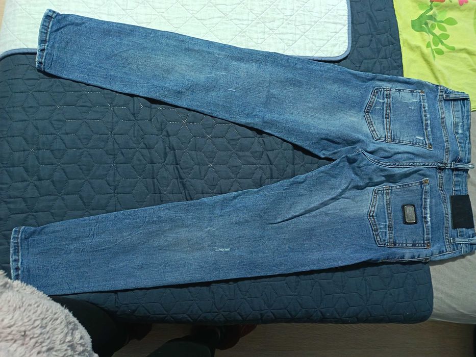 Дънки, носени в много добро състояние