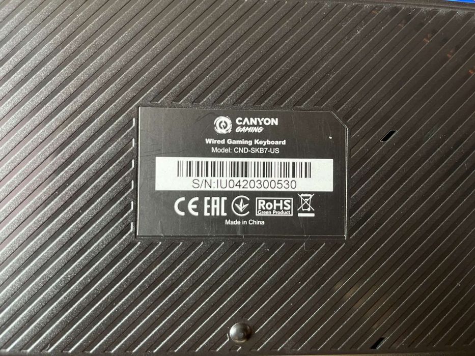 Продавам светеща геймърска клавиатура Canyon