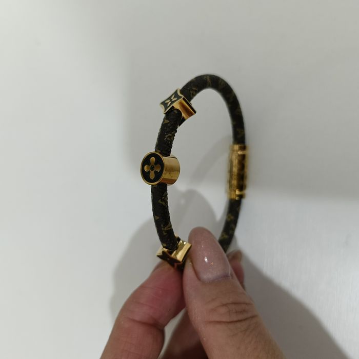 Продам часы новые мужские 13000