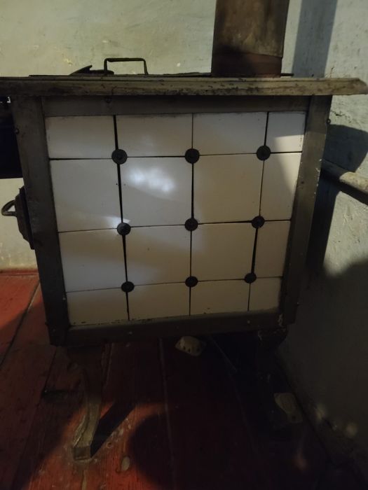 Sobe de fontă tip mașină de gătit, gaz sau lemne, folosită