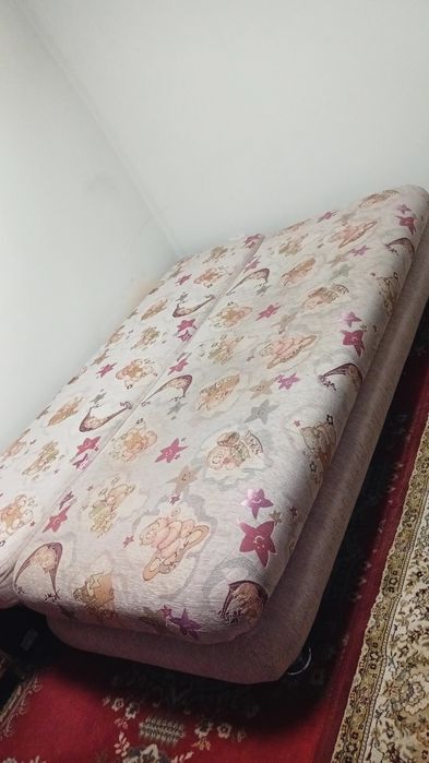 Продам диван для девочки срочно