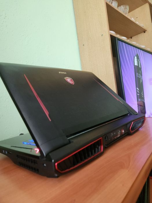 MSI TITAN gt73 _