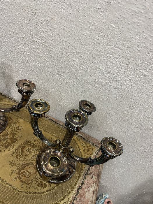 Чифт постебрени свещници от англия свещник