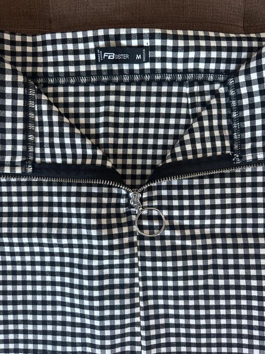 Пола карирана черно бяла