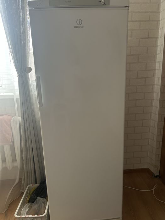 Продам морозильник indesit