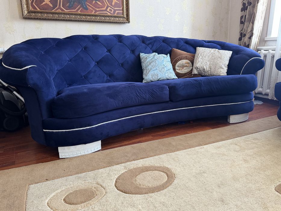 Диван с двумя креслами