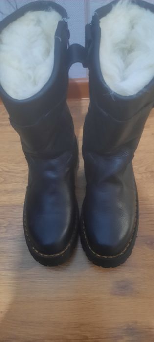 Унты  кожанные .