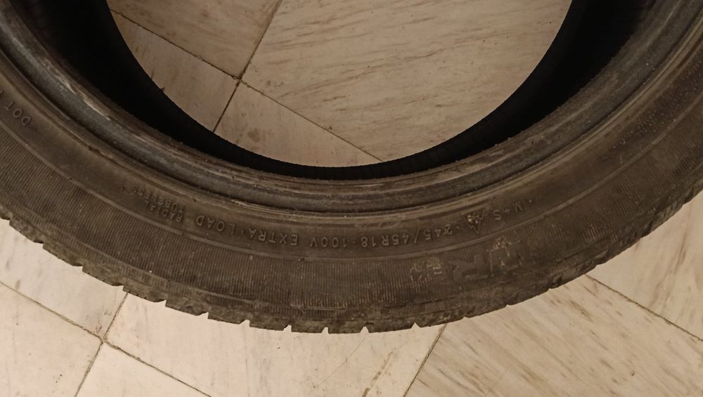 Продавам зимни гуми nokian 245/45/18 2018 g dot