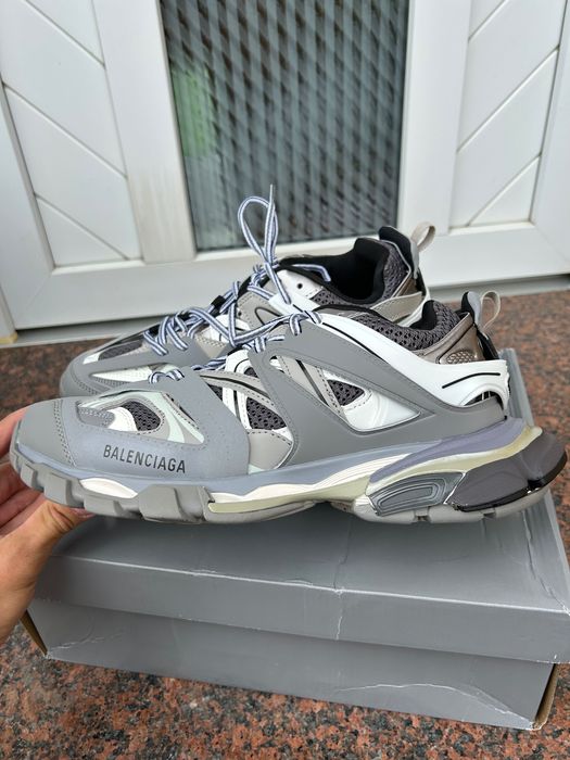 Vând Balenciaga Track