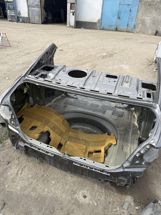 Продам зад от камри 75
