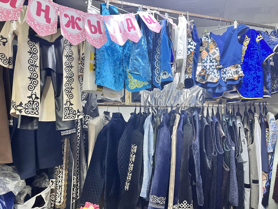 Тойбастар, Костюмы, сувениры, корзины и др