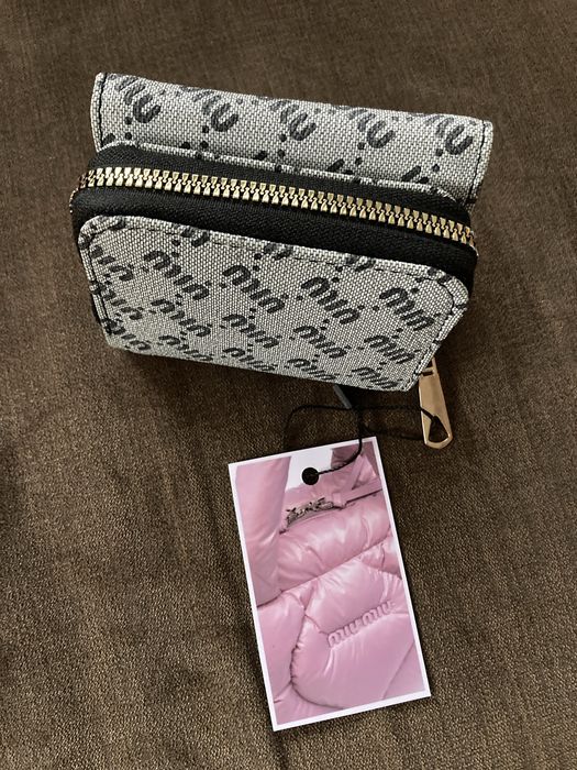 Дамски кожен портфейл