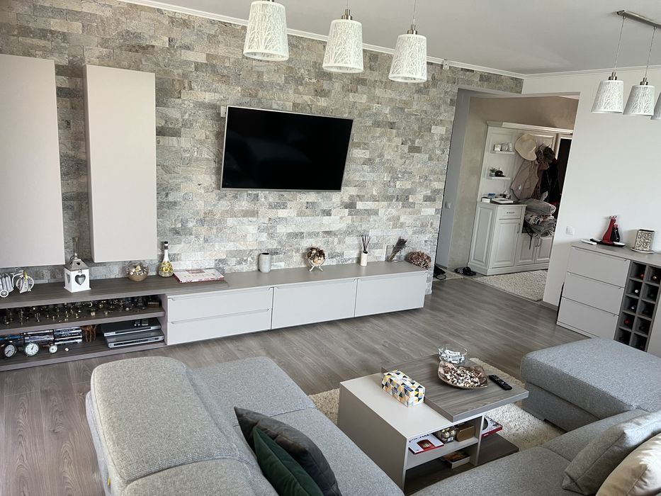 De vãnzare casã modernã pe un nivel gata mobilat