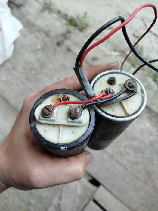 Конденсаторы 82000 mf.  25/28v