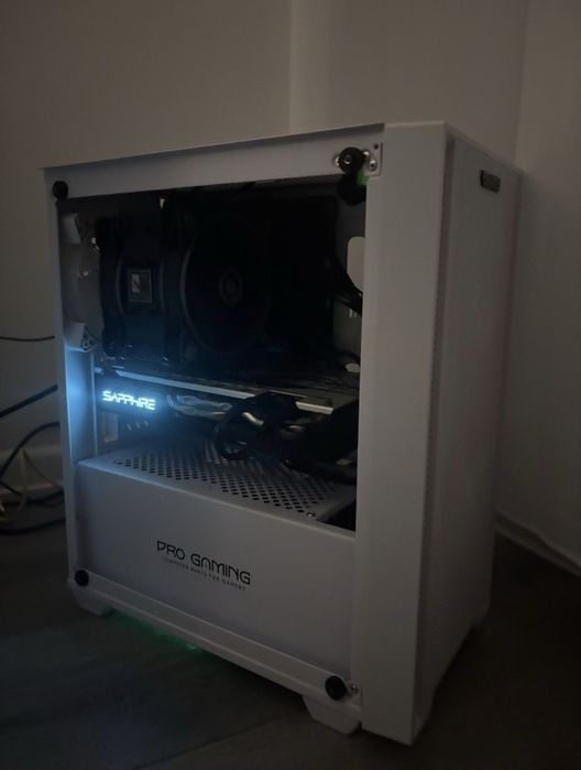 Vand pc gaming folosit 4 luni