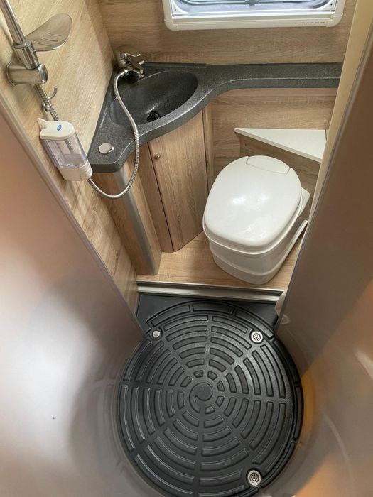 Autorulota Fiat Ducato cu interior Knaus