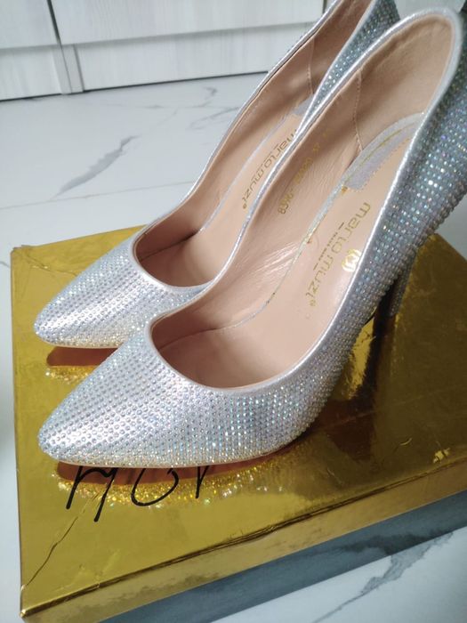 Продается новые туфли