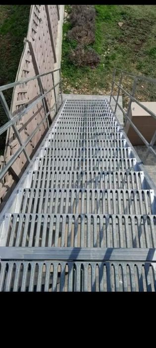 Scari zincate pe comanda