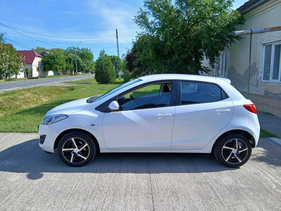 MAZDA 2 2011 — imagine 4