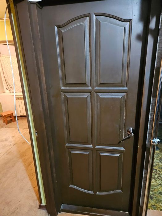 Дверь деревянный