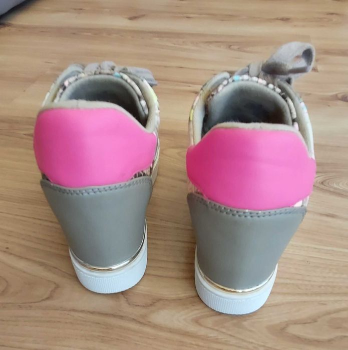 Продавам оригинални Guess обувки /сникърси /36 номер