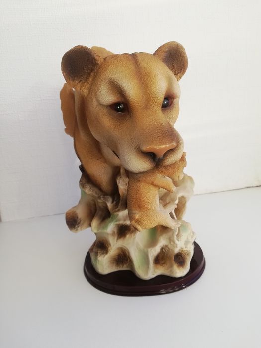 Статуэтка львицы!