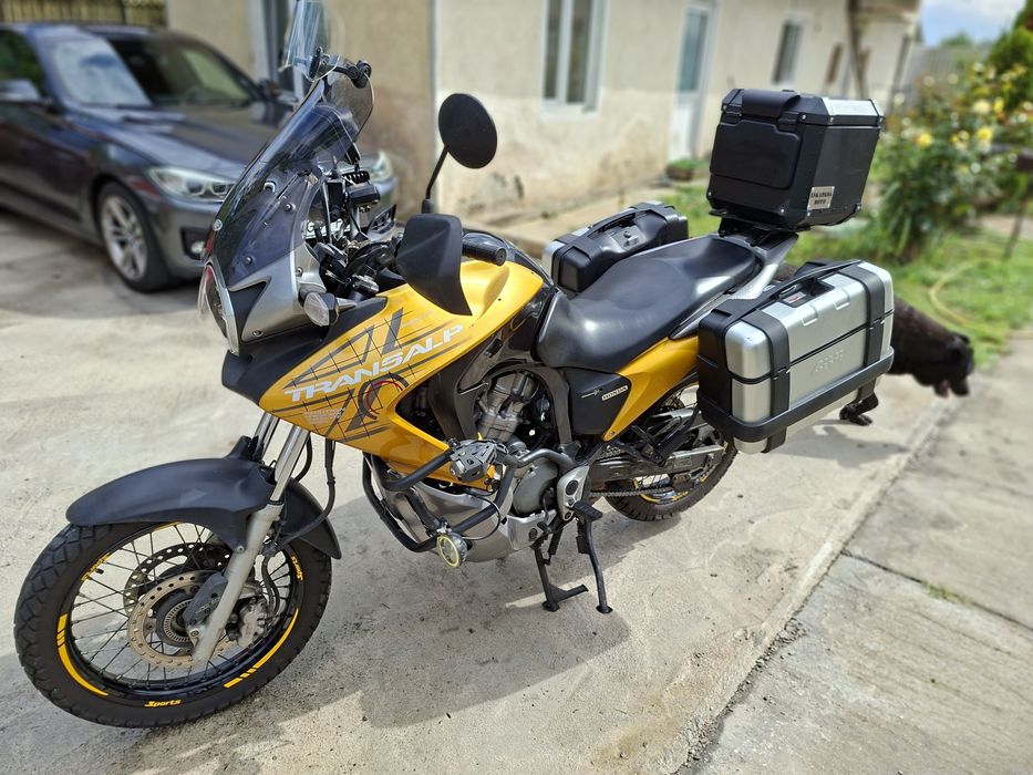Honda Transalp XL 700 V cu ABS