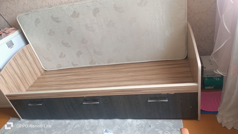 Продам кровать с матрасом
