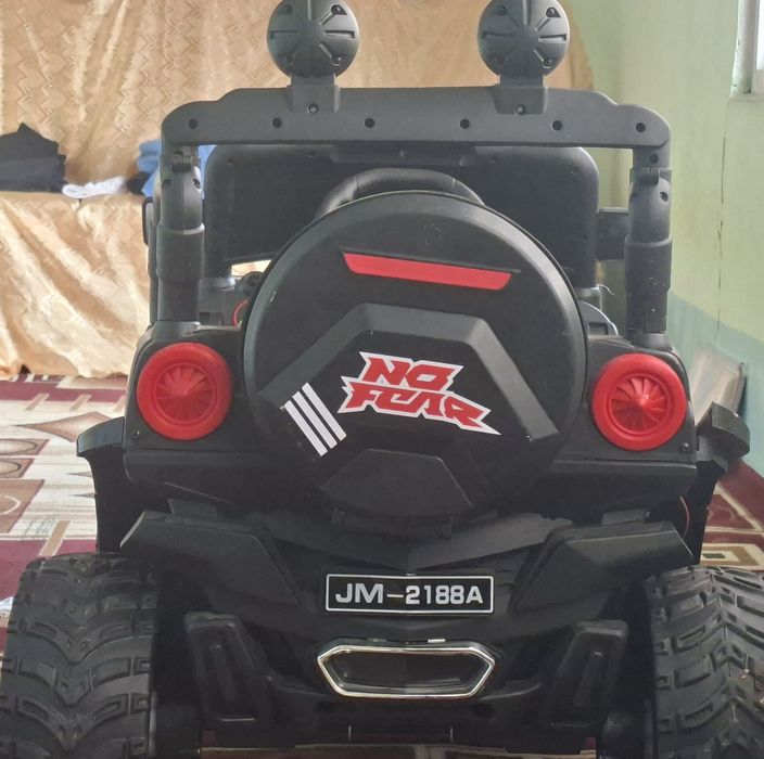 Болалар машинаси янги