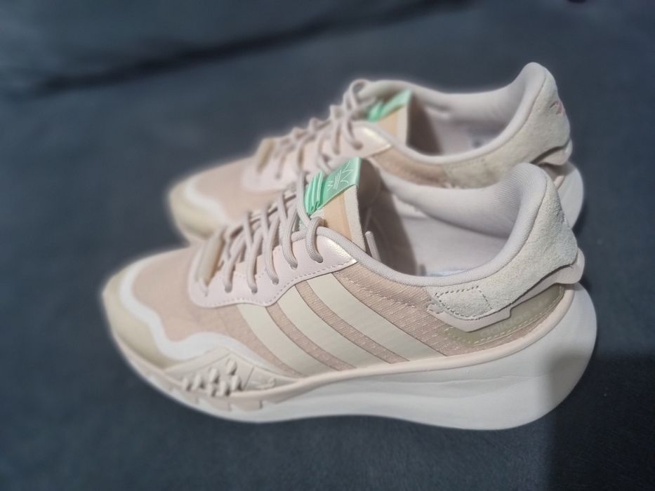Adidasi Adidas marimea 37