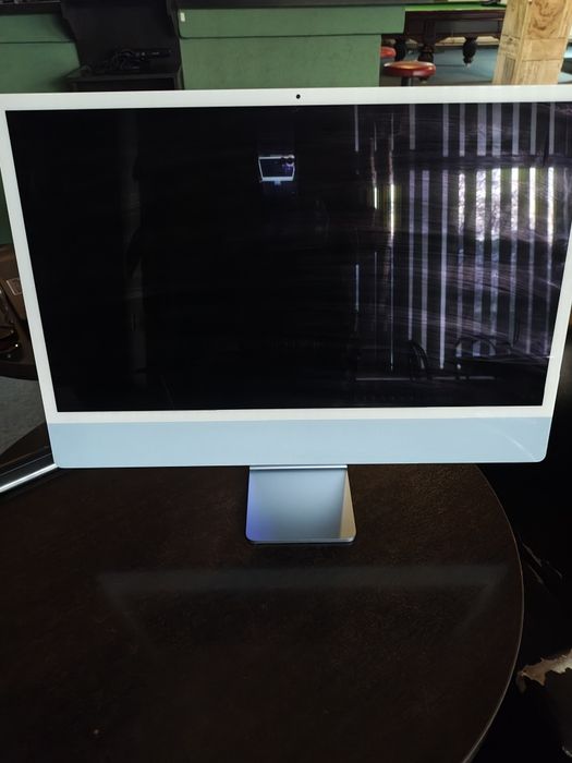 I Mac 24 inch with an Apple M1 chip(8core gpu,8GB ram,512GB SSD).