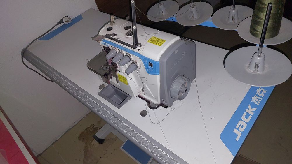 Оверлог 5 нитка jack E 4S