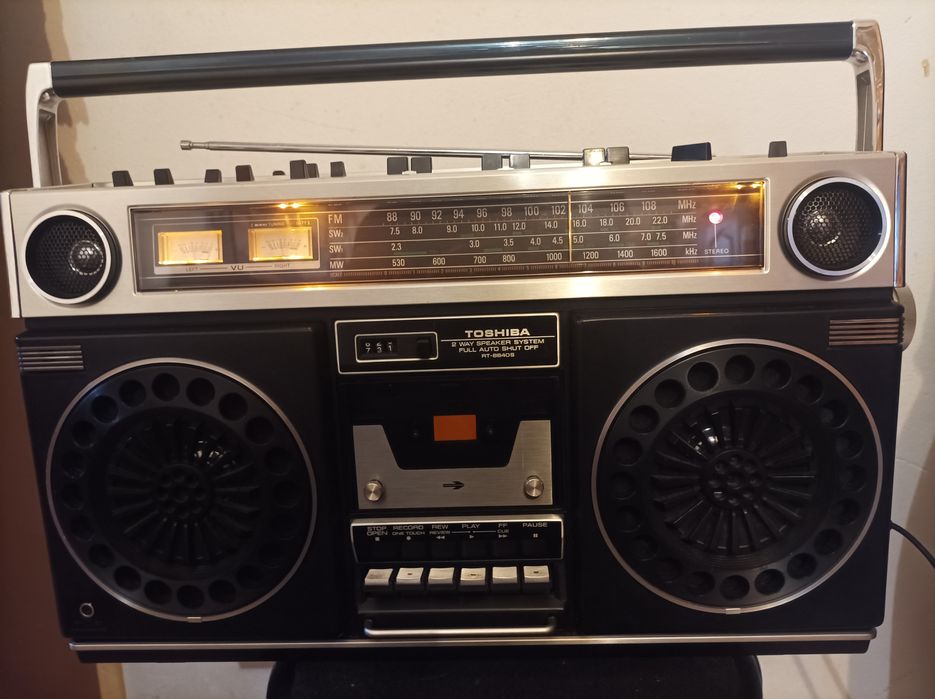 Vând radio casetofon Toshiba rt 8840 s