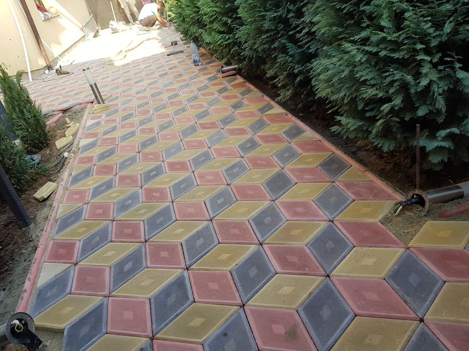 Pavaje și pavele din fabrica Diverse modele și culori Asiguram montaj