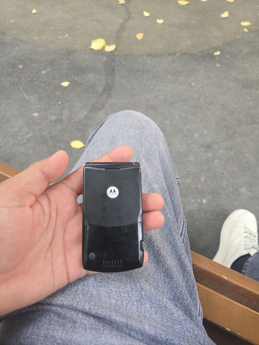 Motorola razr v3  телефон