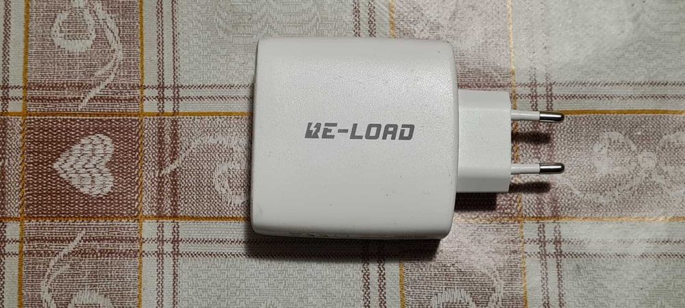 Incarcator Fast Charging 100W cu 2 USB C si un USB A,stare excelenta