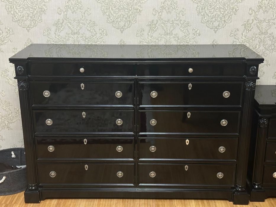 Мебель черная , качественная