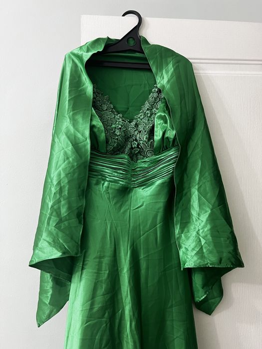 Атласовое шикарное платье