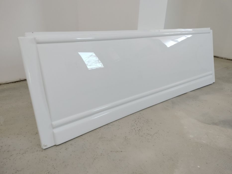 Vand cadă stare foarte buna si o masca frontala