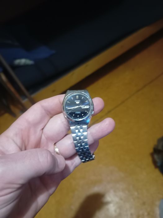Продавам мъжки часовник SEIKO 5