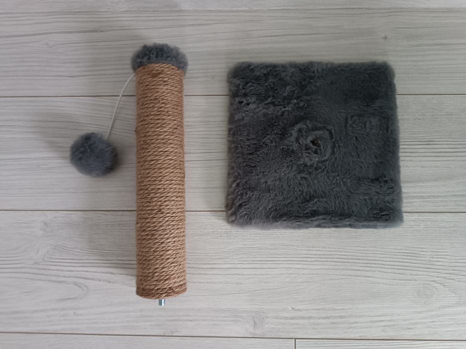 Нова драскалка за котки с играчка (сива)