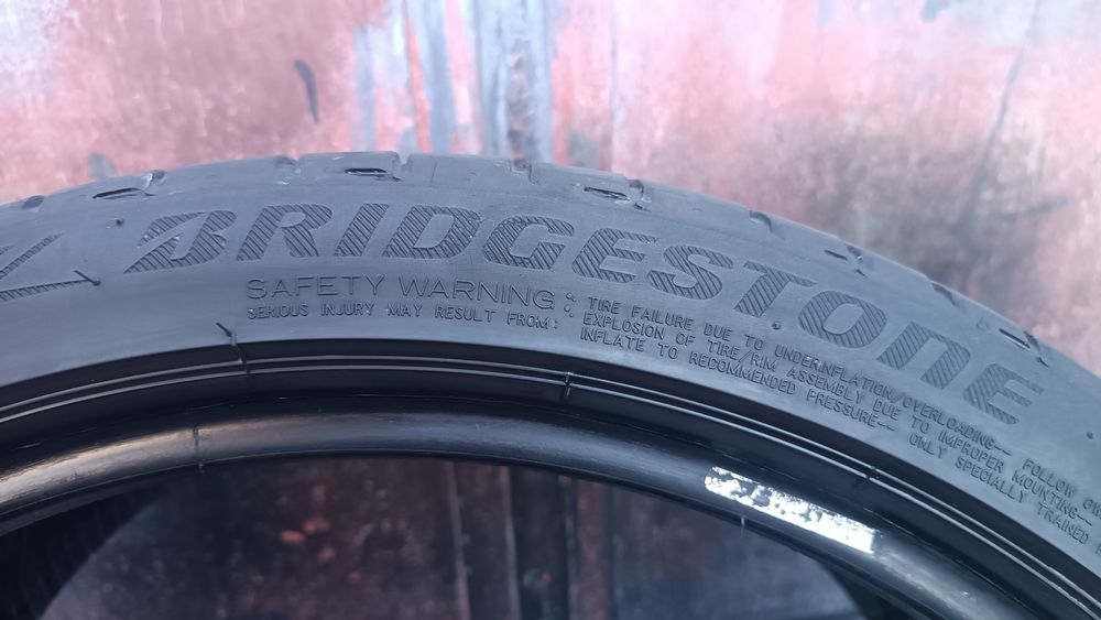 255/35/19 Bridgestone