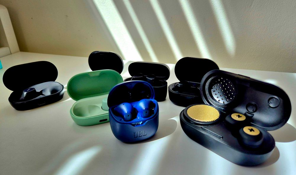 Lot casti/earbuds wireless (JBL, Jabra, Kreafunk, TzBlitz) – preturi avantajoase!