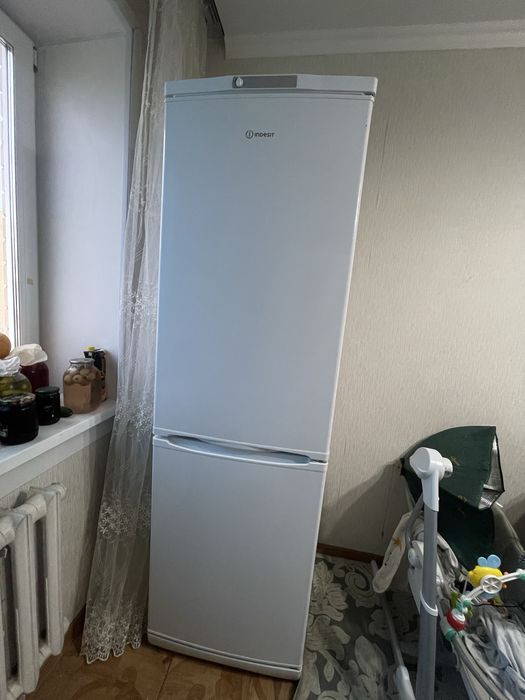 Продаю б/у холодильник