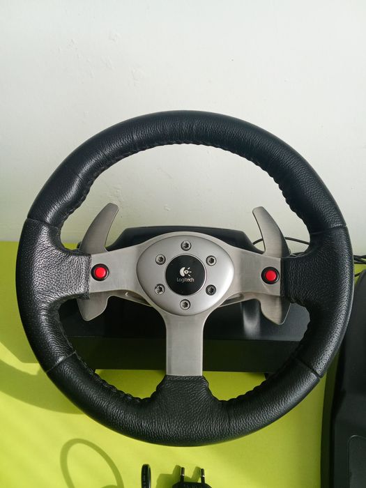 Игравой руль Logitech g25