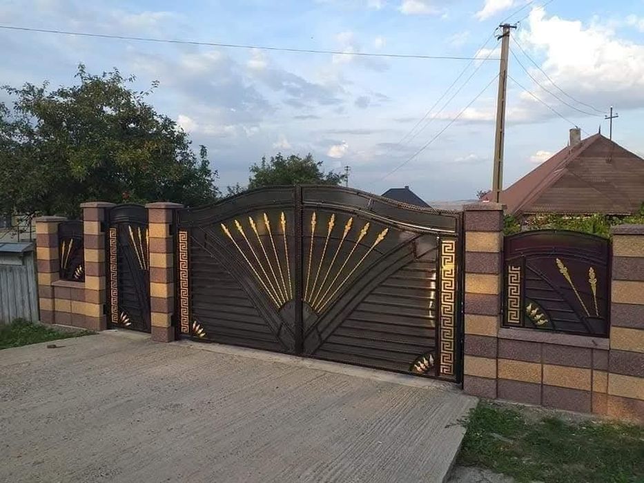 Porți, panouri de gard, balustrade din fier forjat.