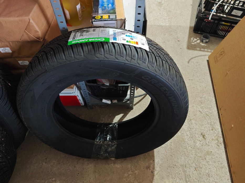 Cauciucuri iarnă GRENLANDER nefolosite 215/65/R17 99T